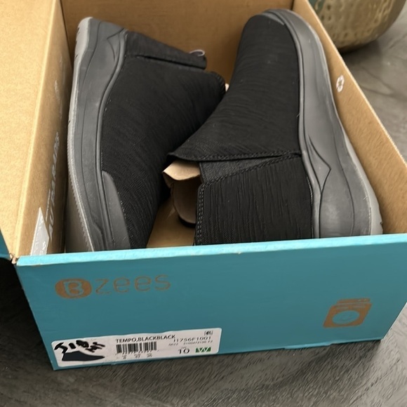 Bzees Tempo Women's Slip-on Sneaker Boots (WIDE) - Picture 2 of 11